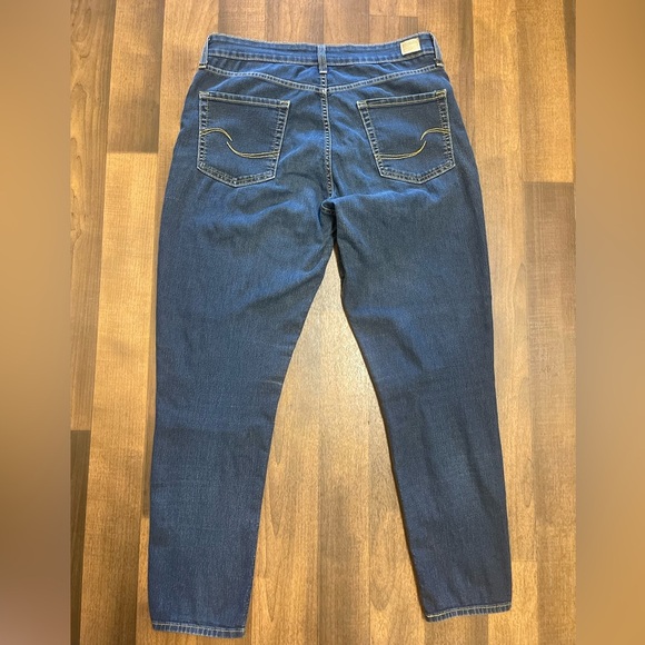 Levi's Blue signature Relaxed Fit Jeans with Classic Design - Picture 9 of 15